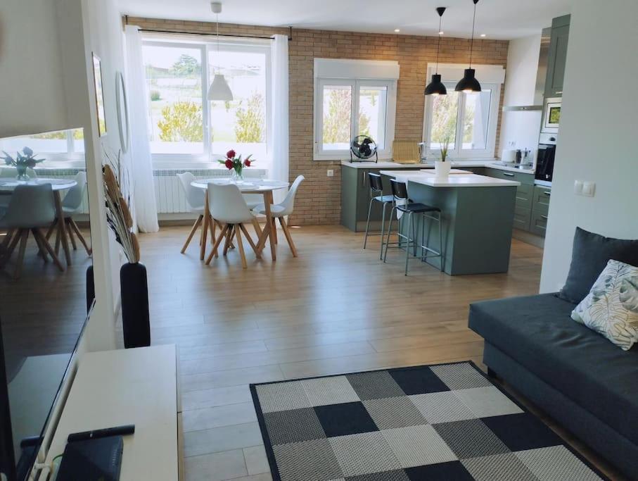 Precioso Apartamento En Pamplona Junto Al Centro Exterior foto